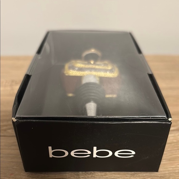 Bebe Chic Gold and Brown Wine Stopper - Picture 2 of 2